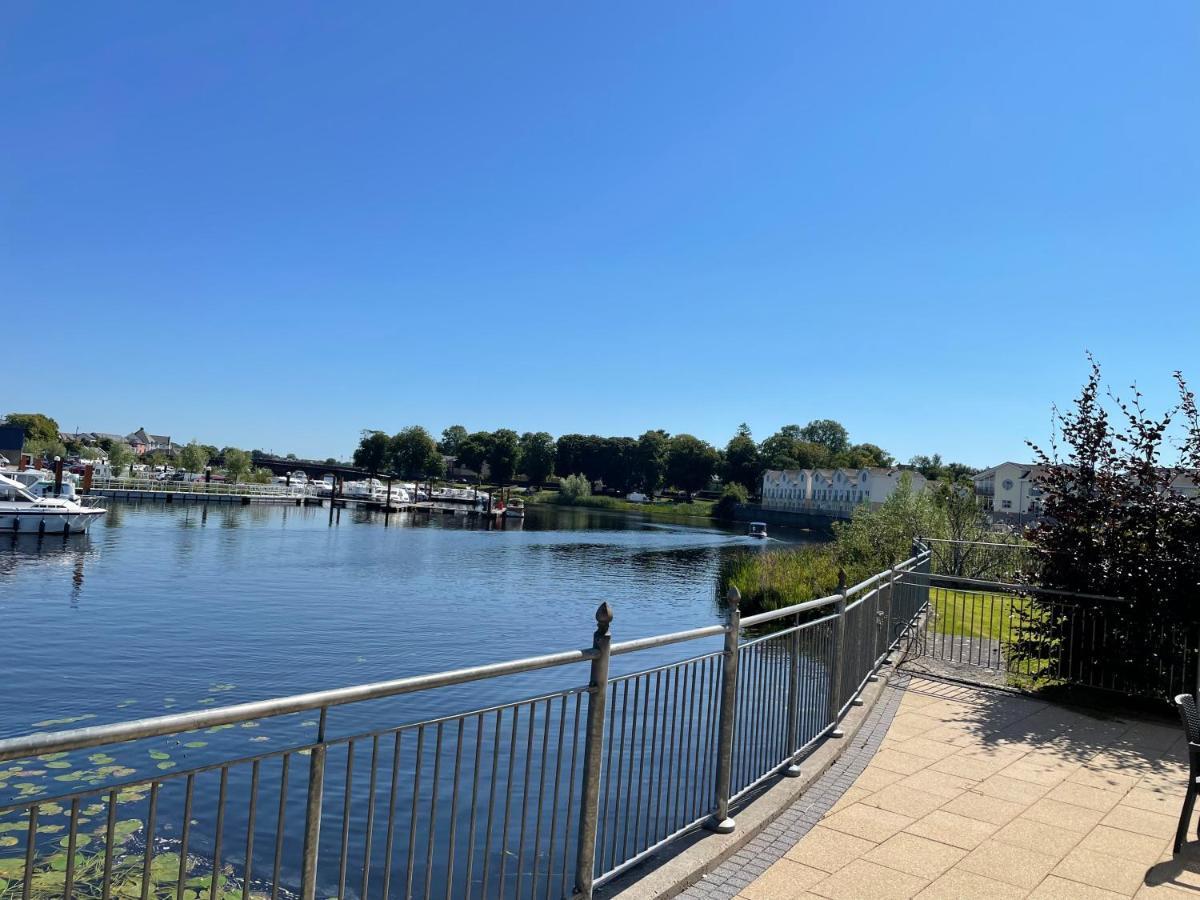 Five Bedroom Waterfront House Carrick on Shannon المظهر الخارجي الصورة