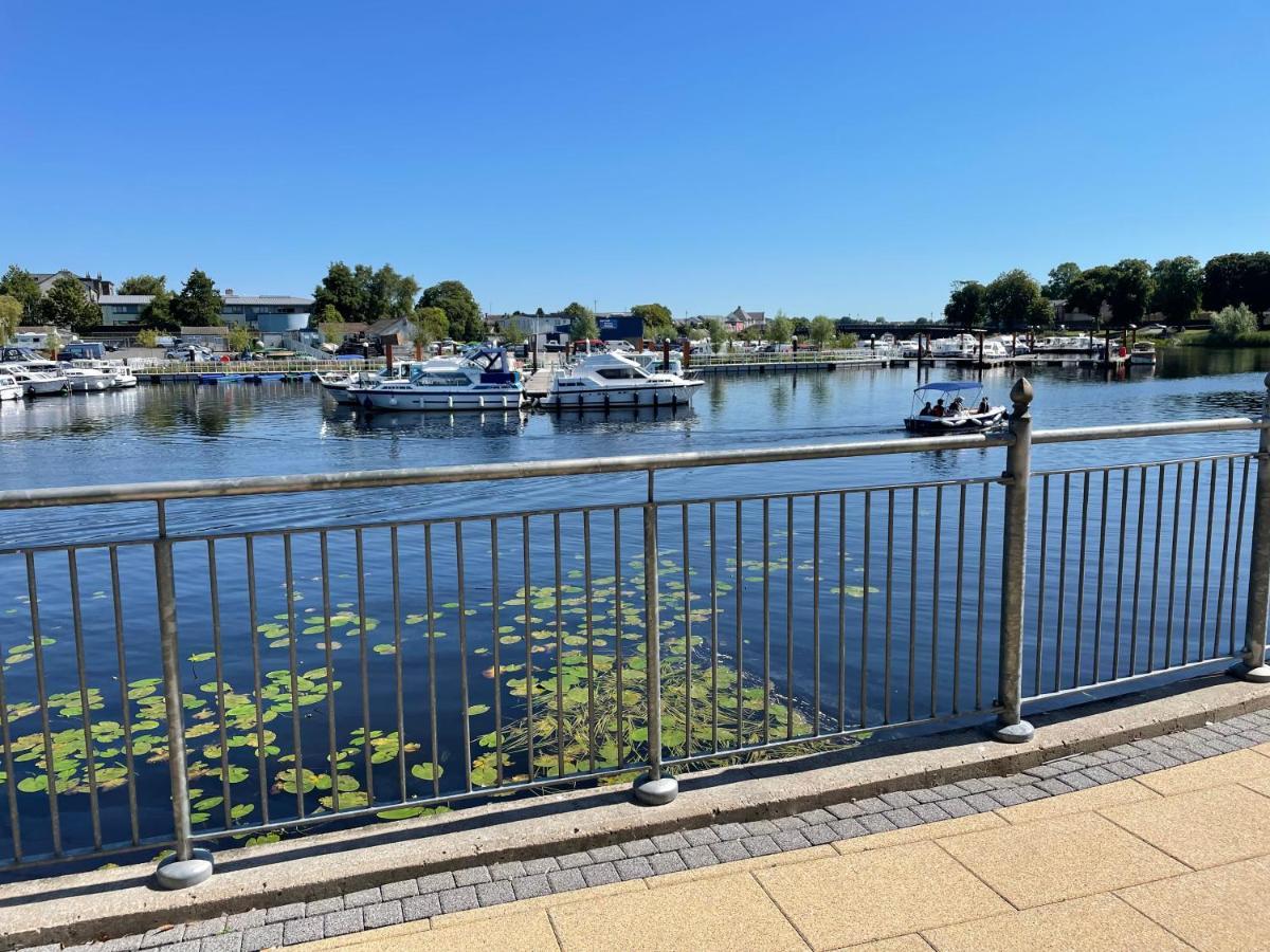 Five Bedroom Waterfront House Carrick on Shannon المظهر الخارجي الصورة